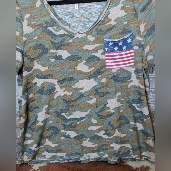 Cato Raw Edge Hem CamoTee W Patriotic Sleeve - Picture 2 of 16